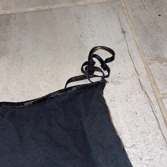 Plain black tank - Picture 4 of 4